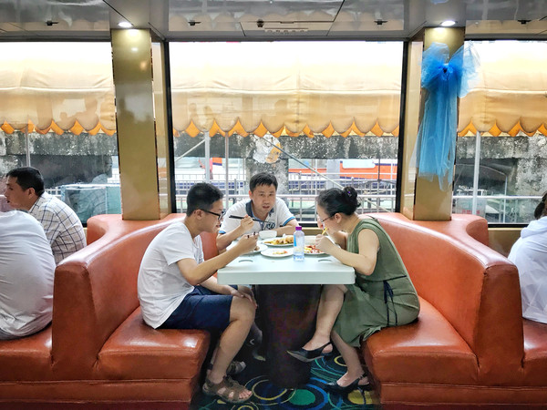 珠澳海湾夜游，看遍左手澳门右手珠海的繁华