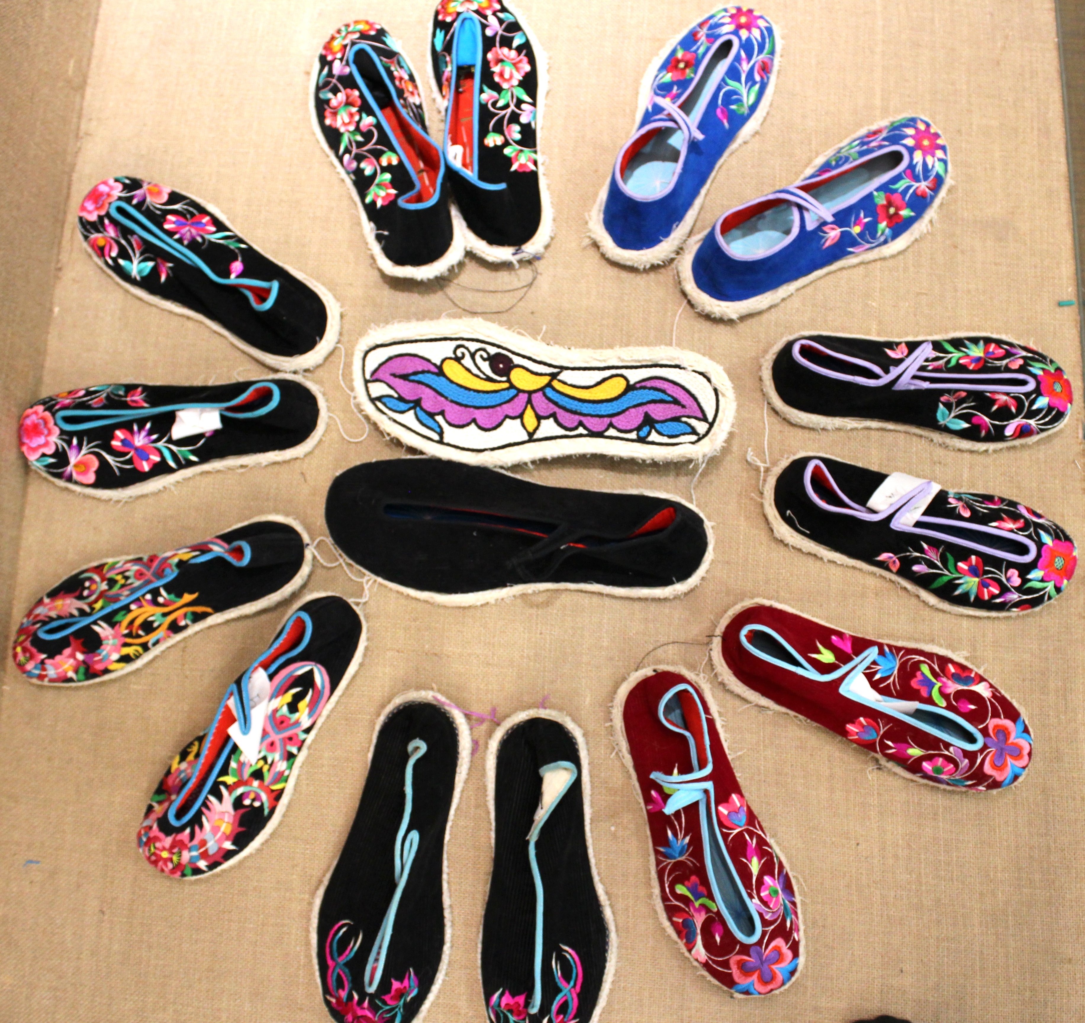 绣花鞋千层底,千层底绣花鞋纯手工