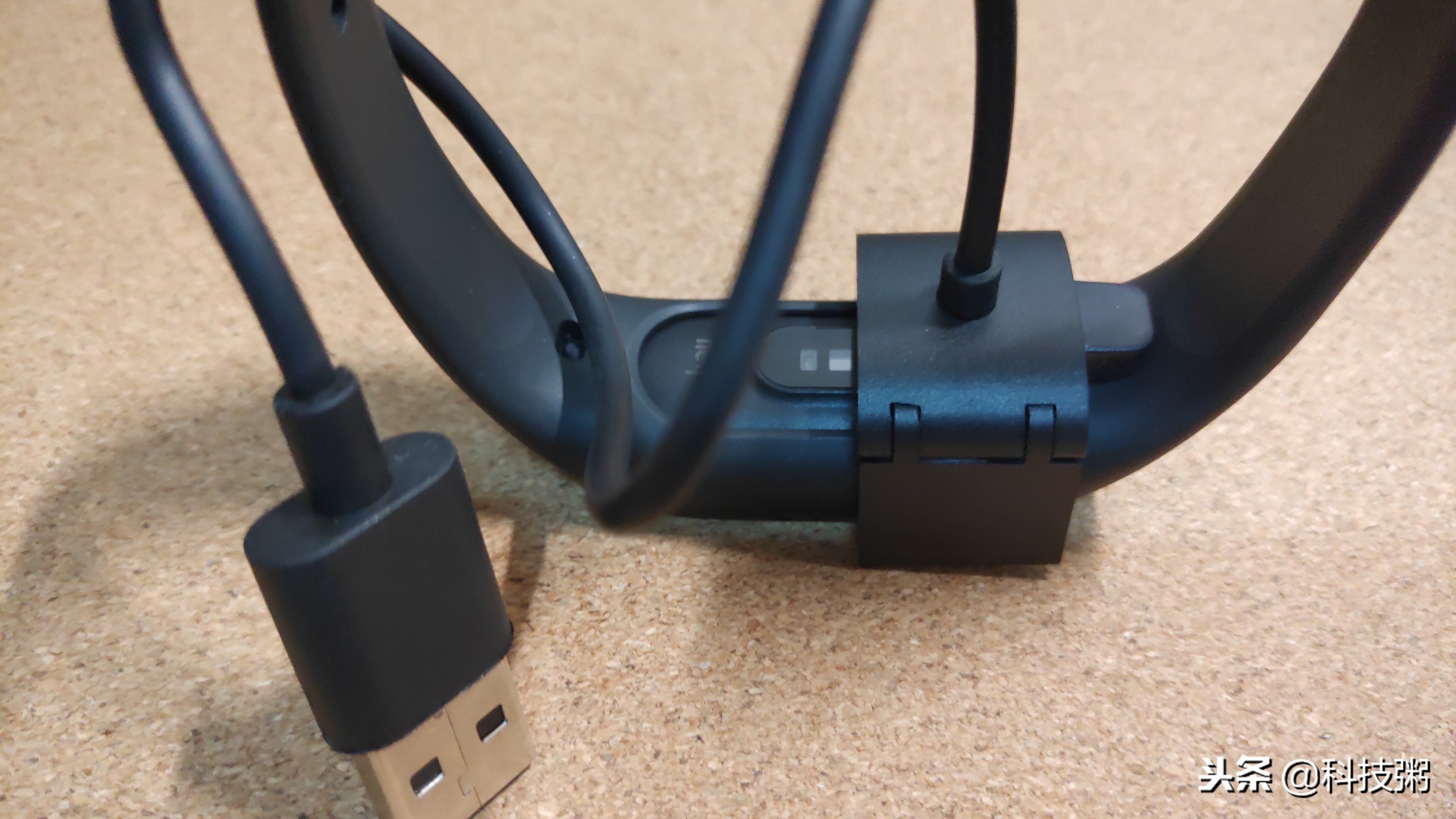 黑加手环和小米手环腕带一样吗,小米手环的黑科技