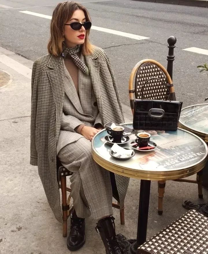 你还在买这么贵的大衣吗,买了件比较贵的大衣有些后悔