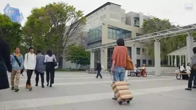 牵牵手、吃吃饭,就能轻松赚钱,岛国少女现在流行做这个活!