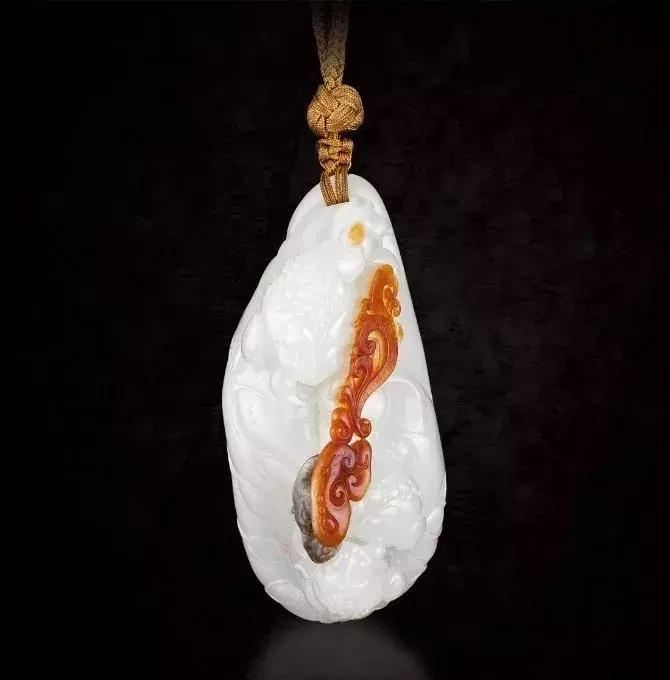 俏色羊脂美玉，美皮玉雕更美