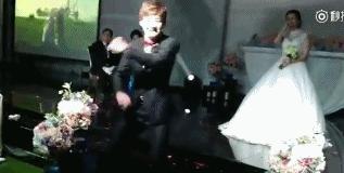 国安大将朴成曾自封“夜店小王子”，德国治疗期间也不忘体验异国风情！不过这一次，就请你安心养伤吧