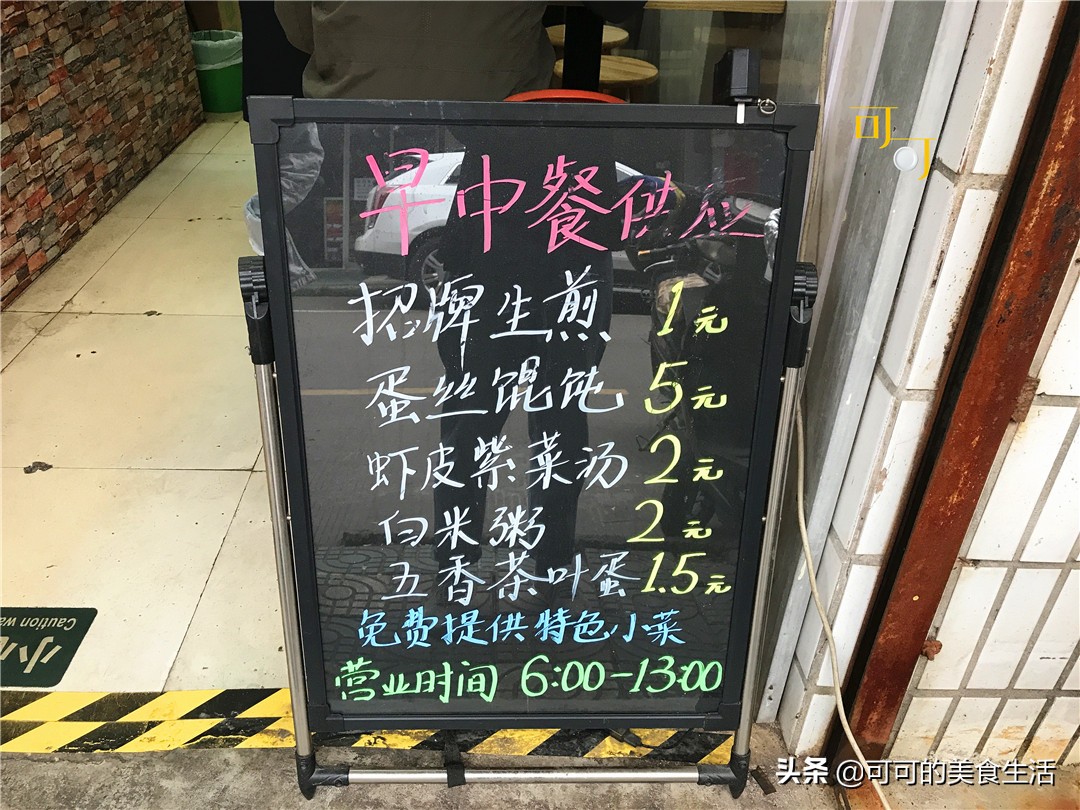 夫妻俩去菜场买菜,两口子去菜市场买鱼