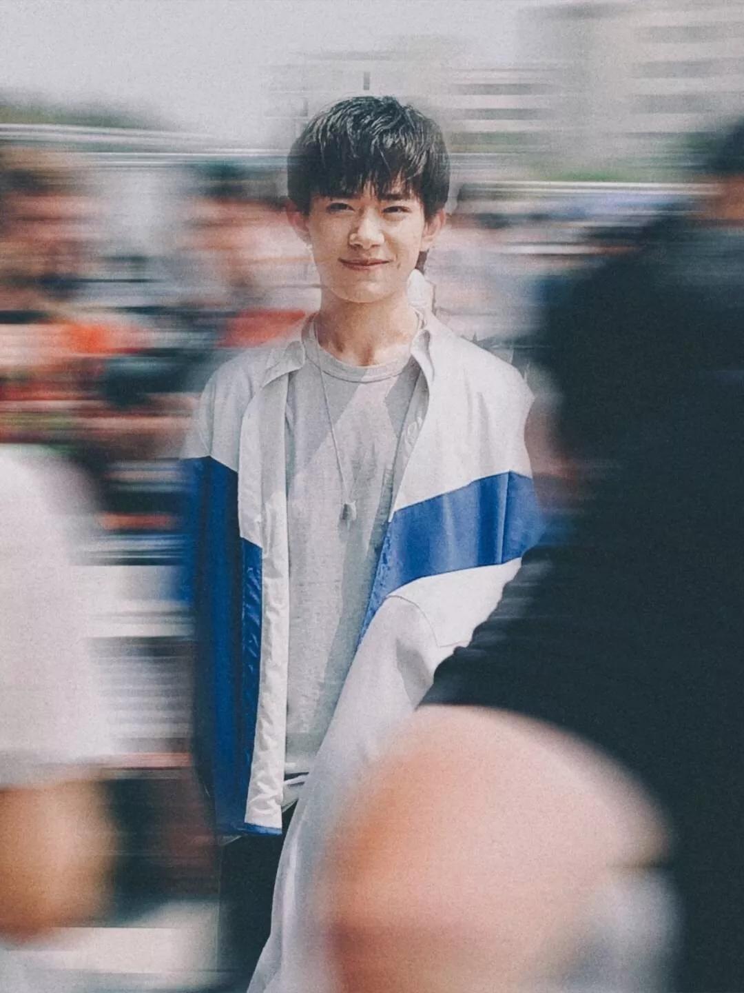 肖战和易烊千玺谁火,易烊千玺香港有多火