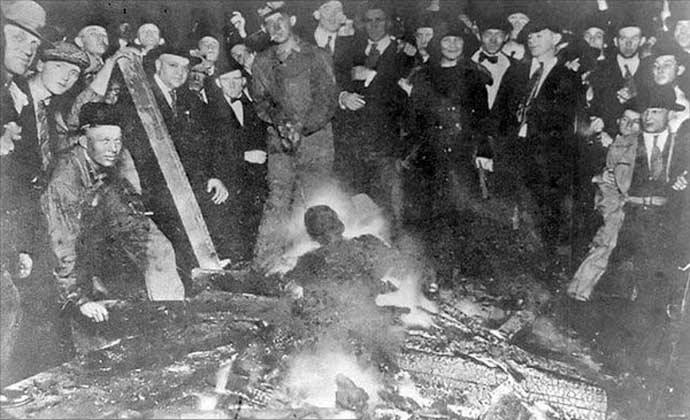 球场上呼吁不要种族歧视,球场上抗议种族歧视活动