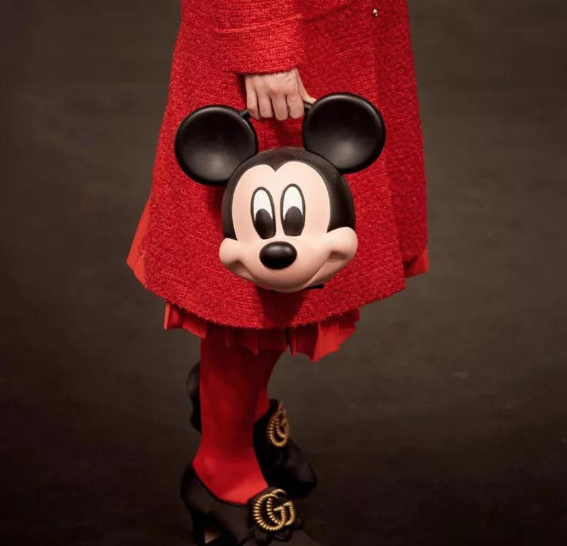 装嫩式穿搭方式,依然减龄穿搭