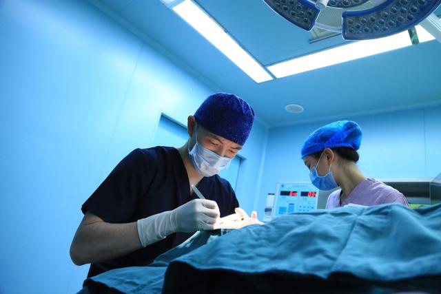 孕妈执意剖腹产，只为了不想“刮毛”，医生一番解释后，改变主意