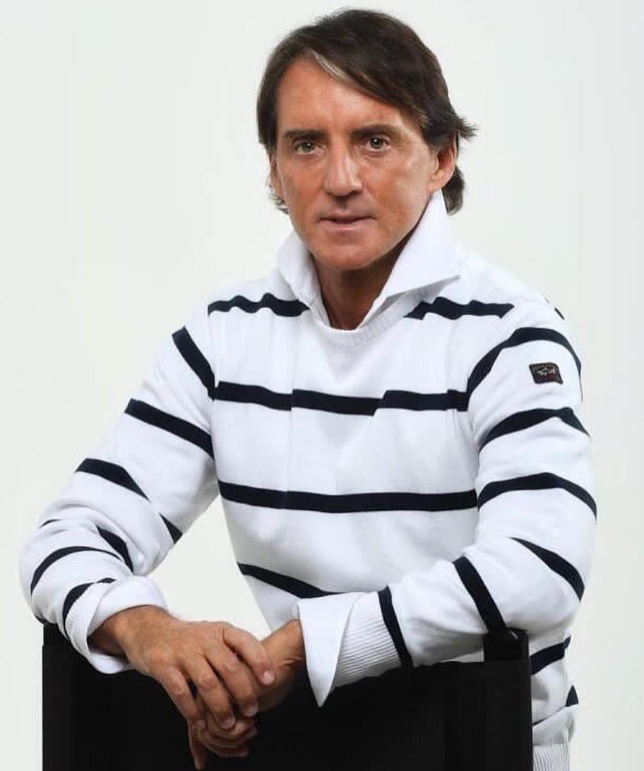 56岁教练才是意大利队最帅男人!穿LP戴百万RM,老男人不油腻典范