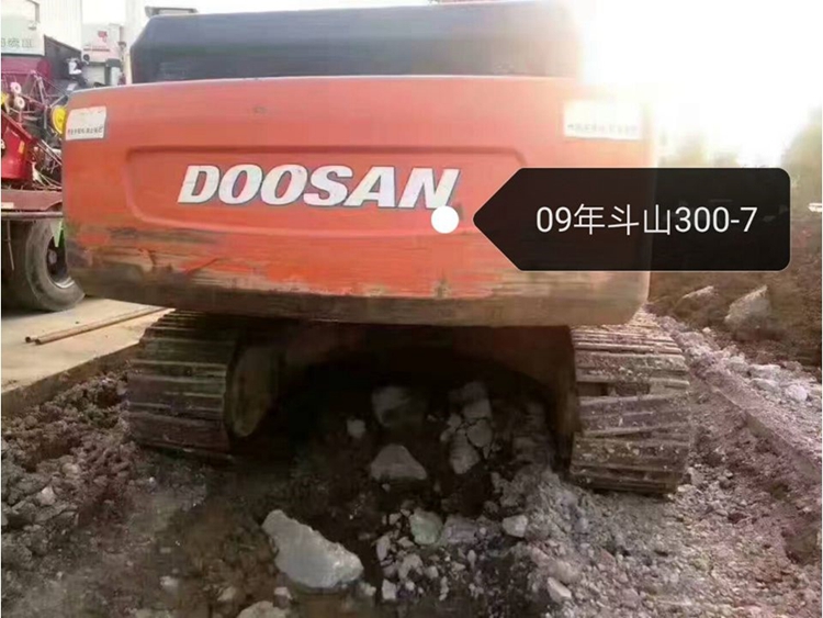 新疆二手斗山300挖机,斗山300挖掘机价格