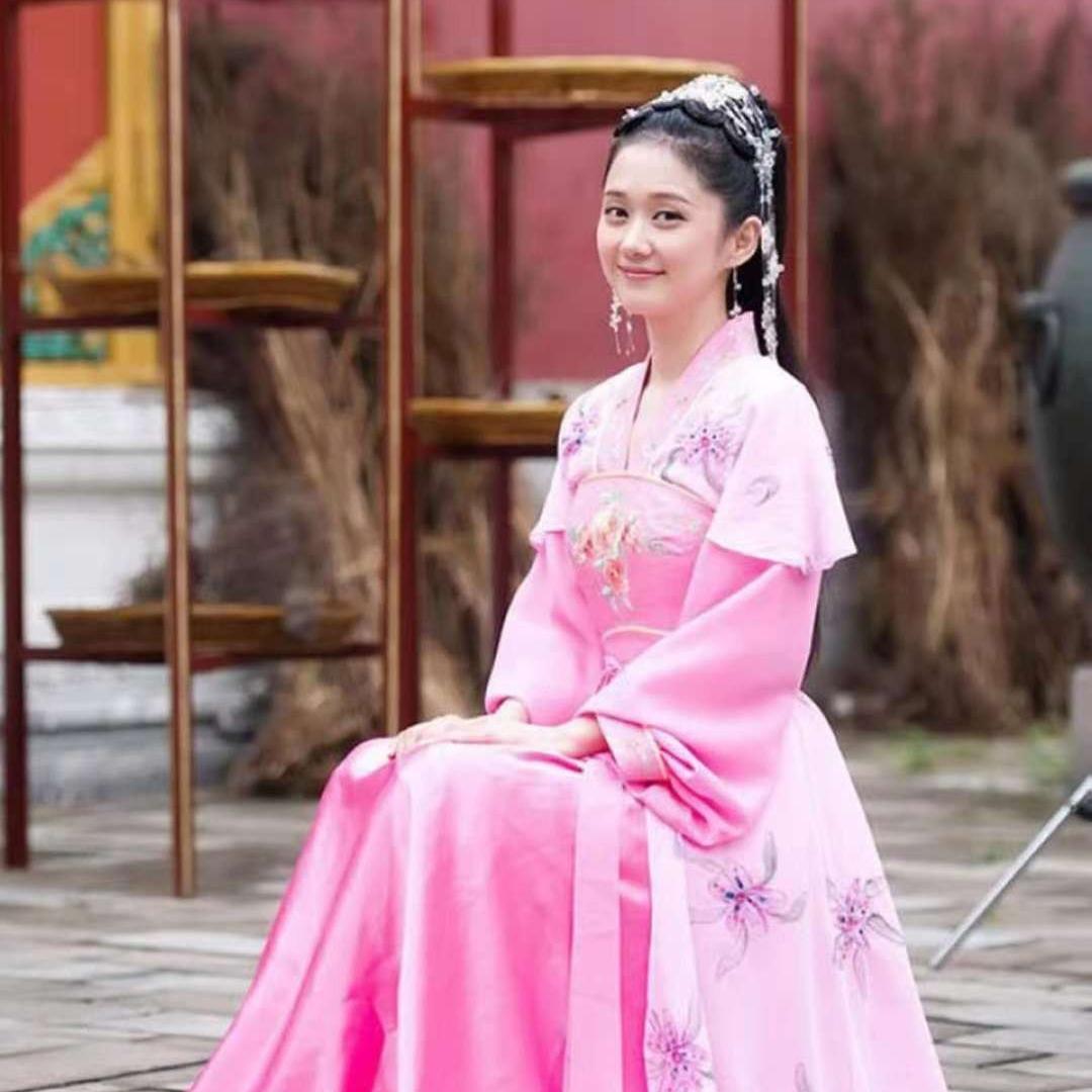 “刁蛮公主”张娜拉,献歌奥运,误谈圈钱被封杀,40岁想嫁中国