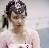 什么样的发际线才能显得幼态,什么样的发际线弄什么头发好看呢