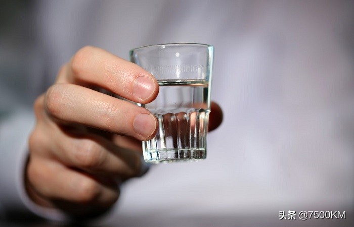 伏特加到底辣不辣,伏特加什么味道