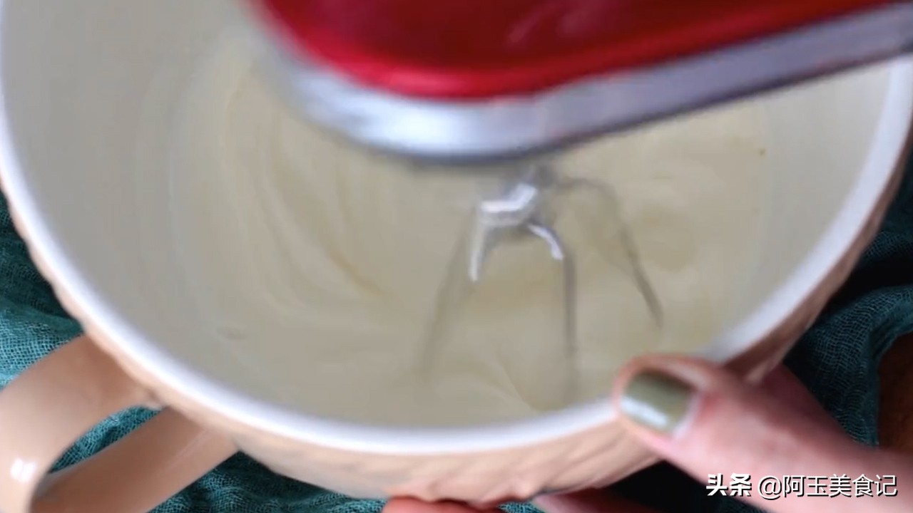 淡奶油和面粉做蛋糕视频,奶油蛋糕用什么面粉做好吃