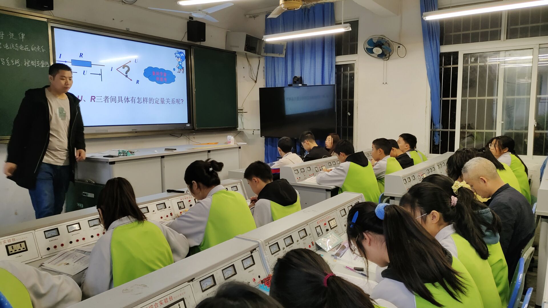 聚焦课堂提升教育教学质量,立足课堂主阵地提升教育教学质量