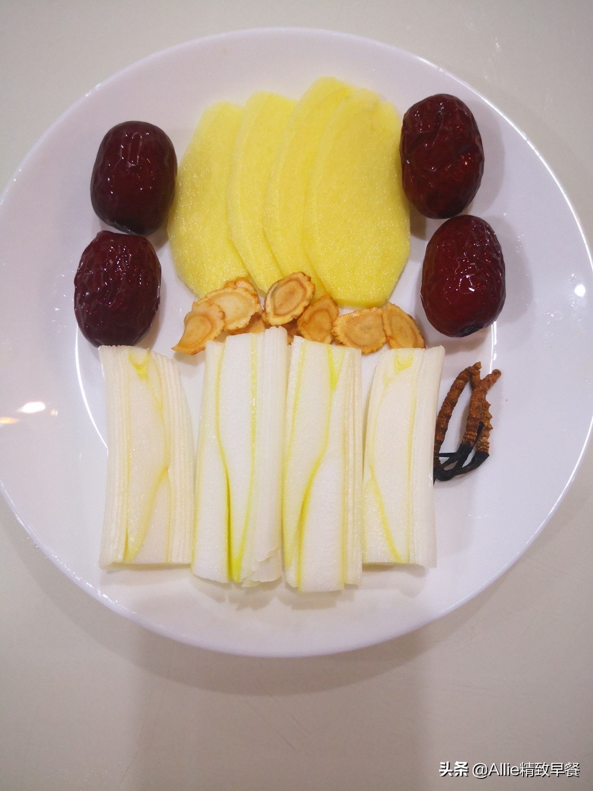 分享一道营养老母鸡汤,营养老母鸡菌汤