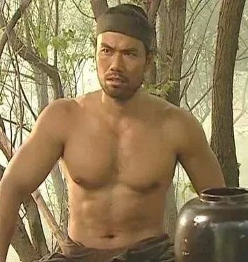 98水浒传肌肉,98版水浒传里的肌肉男景阳冈