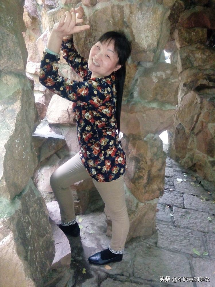 可爱的少妇自拍越来越丰满越来越成熟了