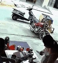 动图车贴搞笑,搞笑gif大哥你的驾驶室真拉风