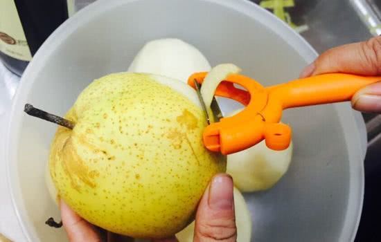 梨能和河螃蟹一起吃吗,梨不能和猕猴桃一起吃吗