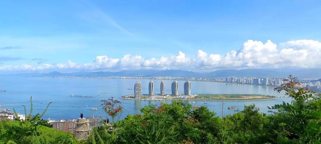 你好，我叫三亚，这是我的新版简历，请查收