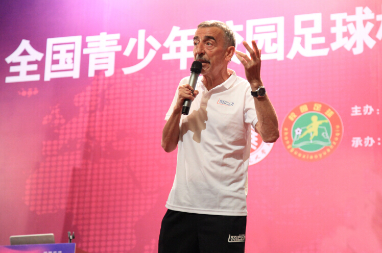 在中国扎根青训二十载的可可维奇