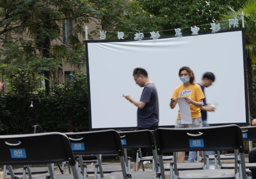 杭州露天电影播放,杭州一小区的这把火差点酿成悲剧