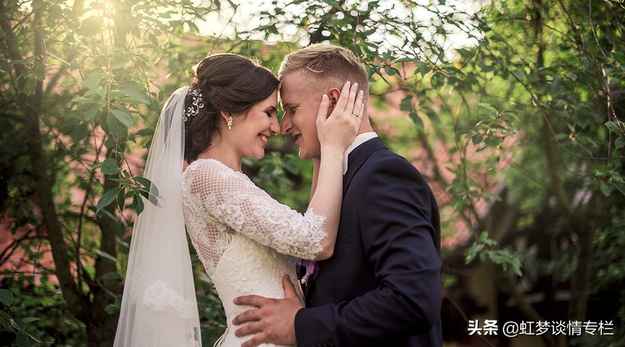 女人千万不要嫁错了男人,女人嫁错了男人就毁掉了一辈子