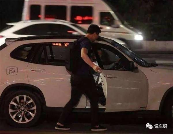 每月按时还车贷怎么还扣违约金呢,如何赚钱还车贷