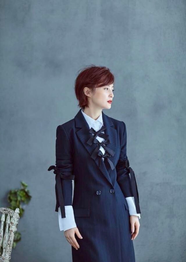 蒋勤勤45岁穿衣,46岁蒋勤勤穿搭