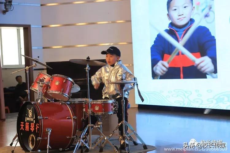 学校因足球而精彩,学校因学生而骄傲