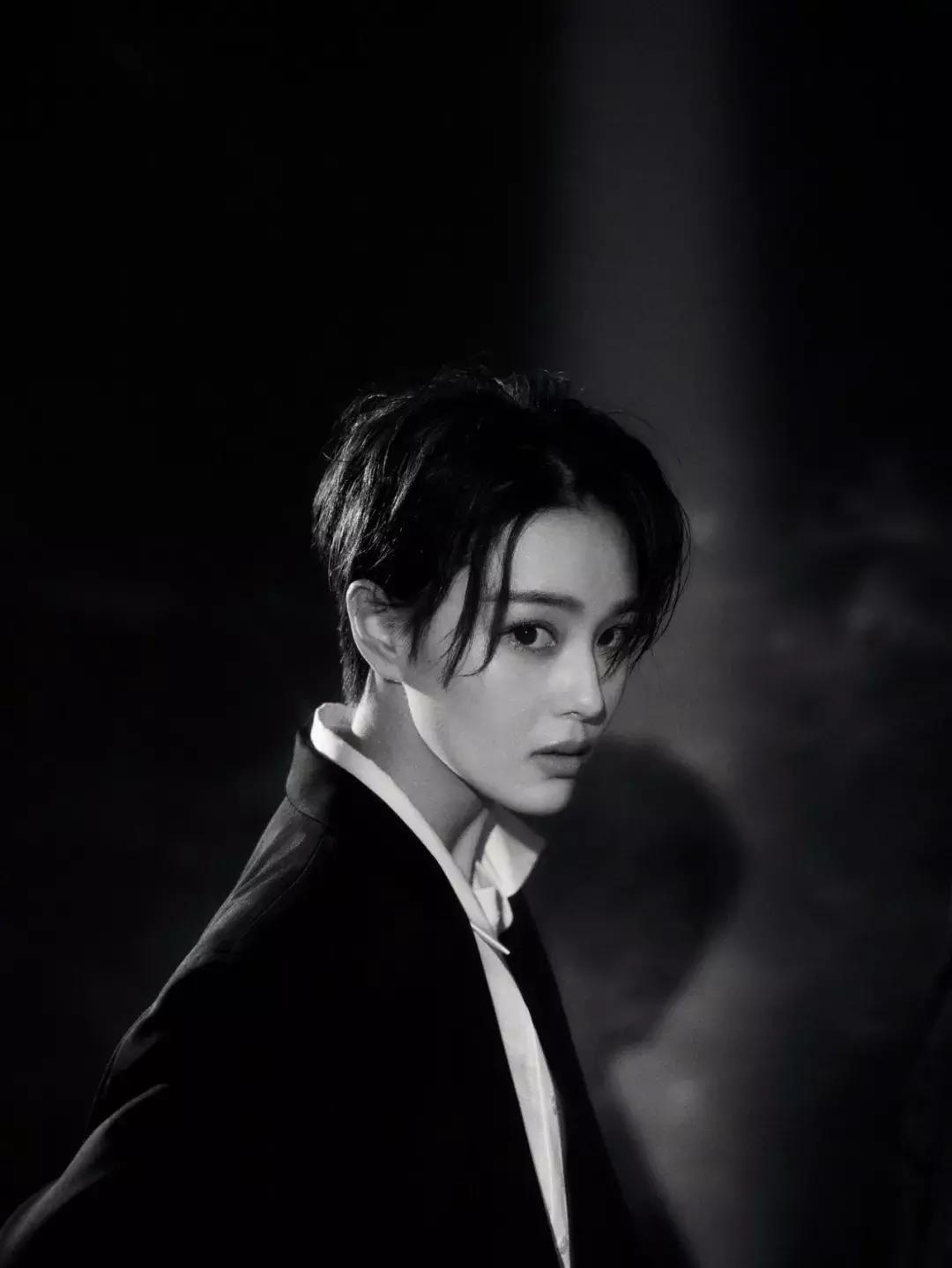 张馨予短发又飒又美,张馨予帅气超短发