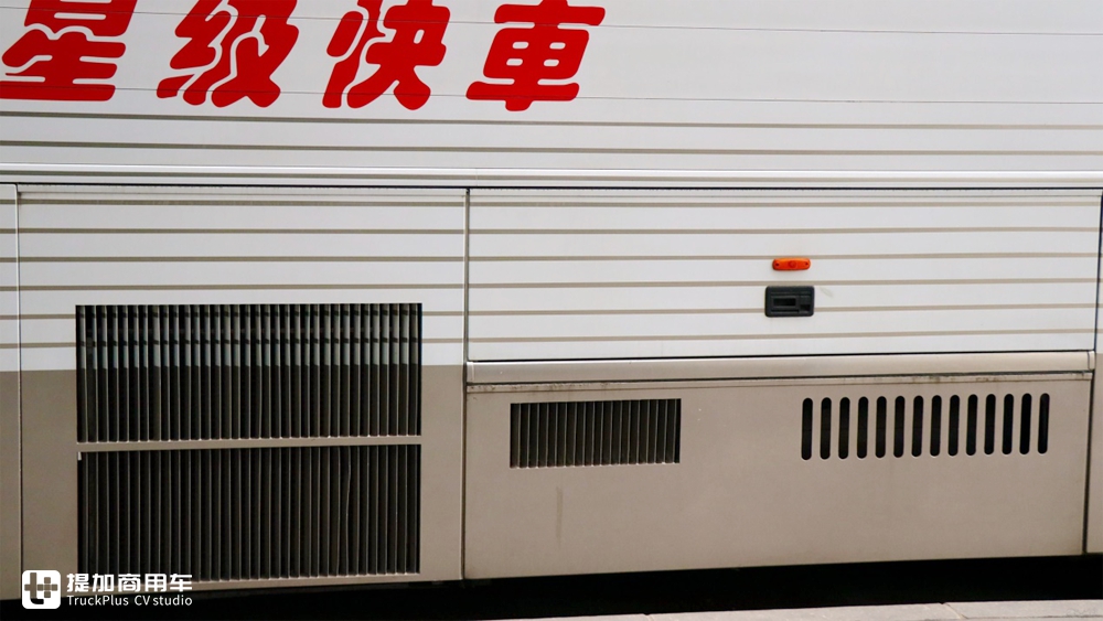 最经典最豪华的大巴车多少钱,当年的豪华大巴