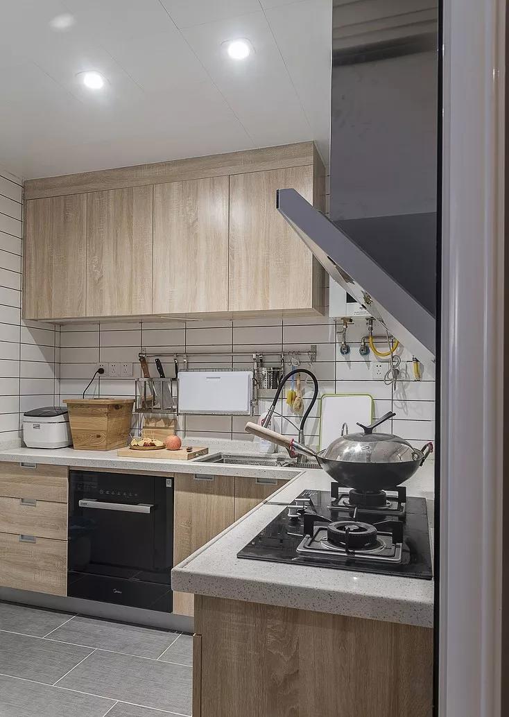 北欧风厨房橱柜配色,小厨房橱柜颜色搭配更显高级感