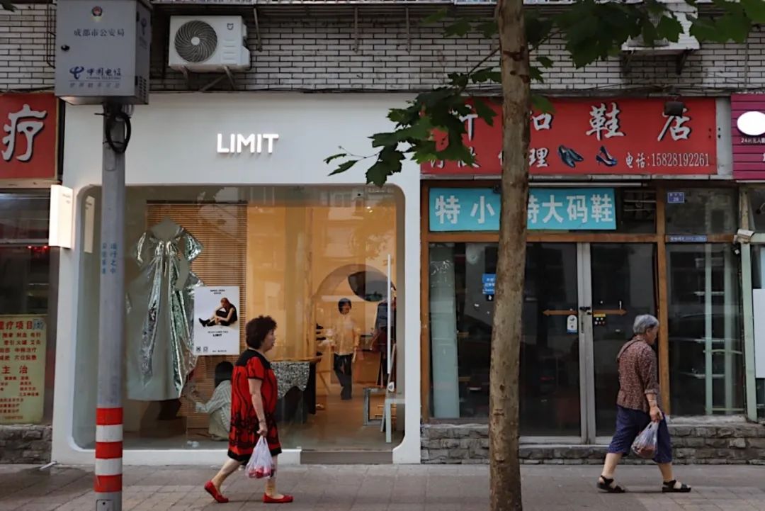 成都街道门面推荐,成都一街道商铺招牌