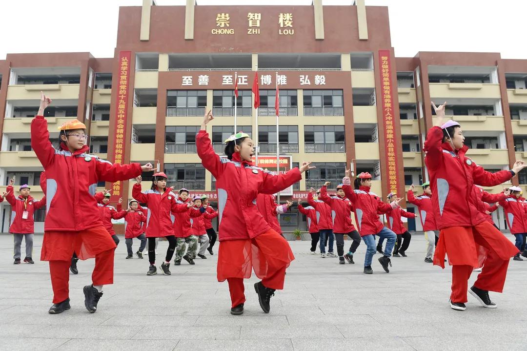 花儿朵朵向阳开幼儿园,幼师花儿朵朵向阳开舞蹈完整版