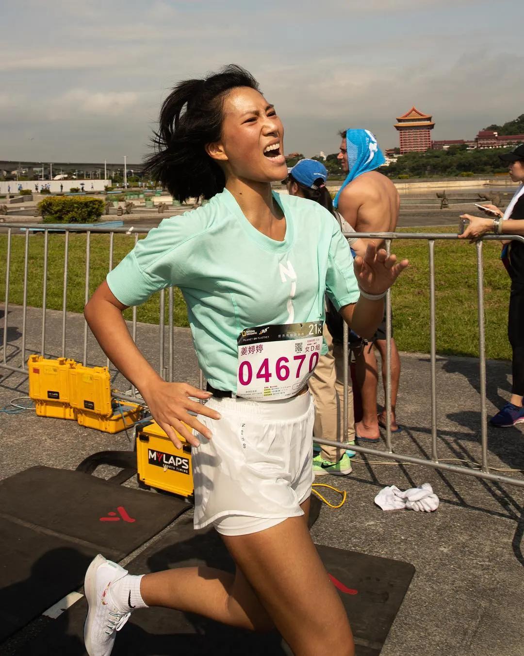 外形被嘲土气是个时尚绝缘体,被嘲笑又黑又丑韩国女星