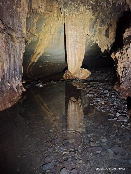 16岁留美高中生回国科考，变身“老鼠人”下悬崖探8000米洞穴