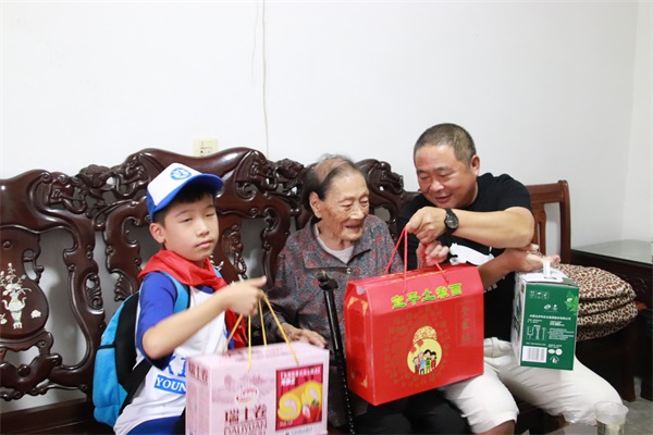 访毓秀学子，忆百年熟小历史