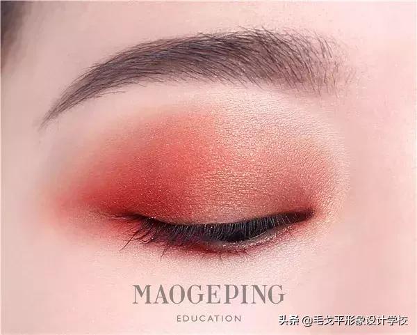 怎么画眼妆才不显脏,怎么防止眼妆花