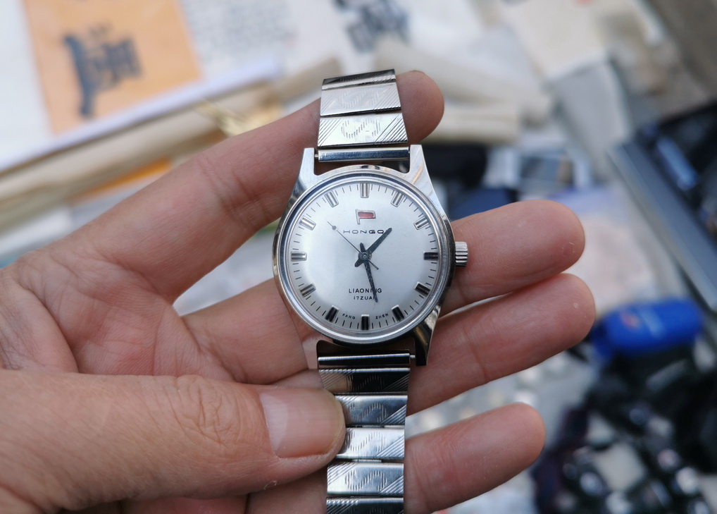 古玩市场古董表,逛古玩地摊淘到旧书