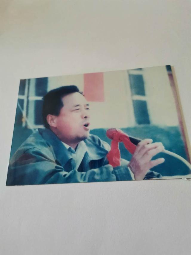 三尺讲台，万丈豪情——记监利名师刘奇平