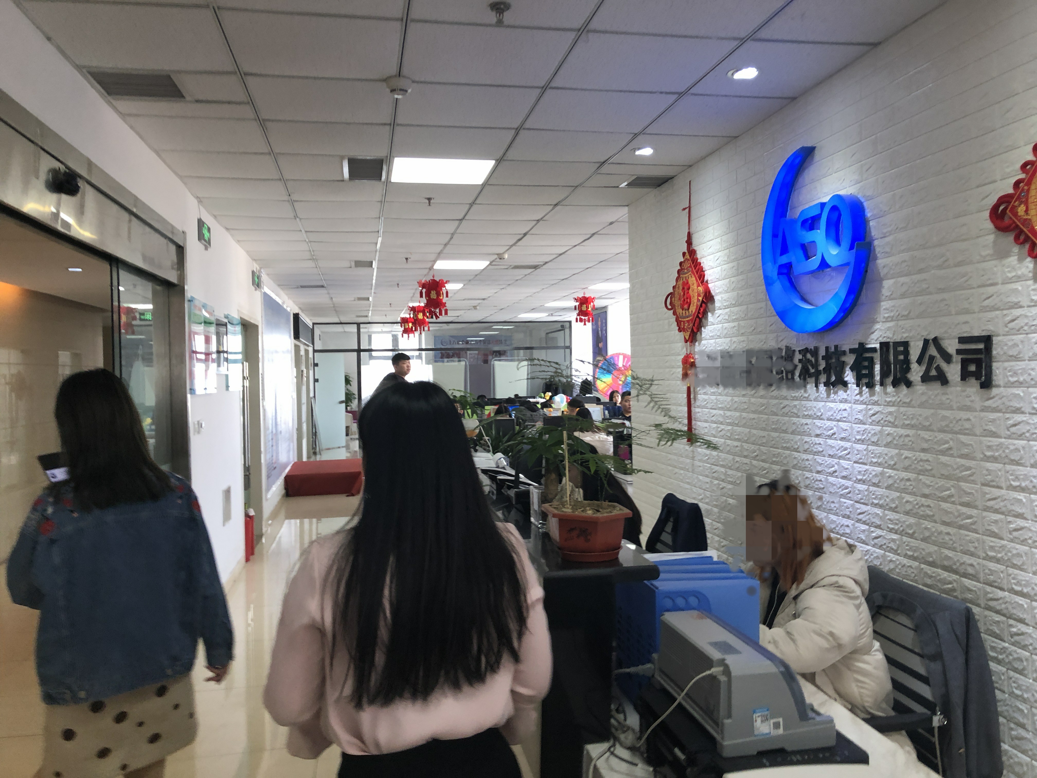 十块钱可以充100块的话费,100元的充值卡10元是真的吗