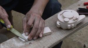 中国宝藏爷爷靠玩木头火到国外了,中国宝藏爷爷玩木头火到国外了