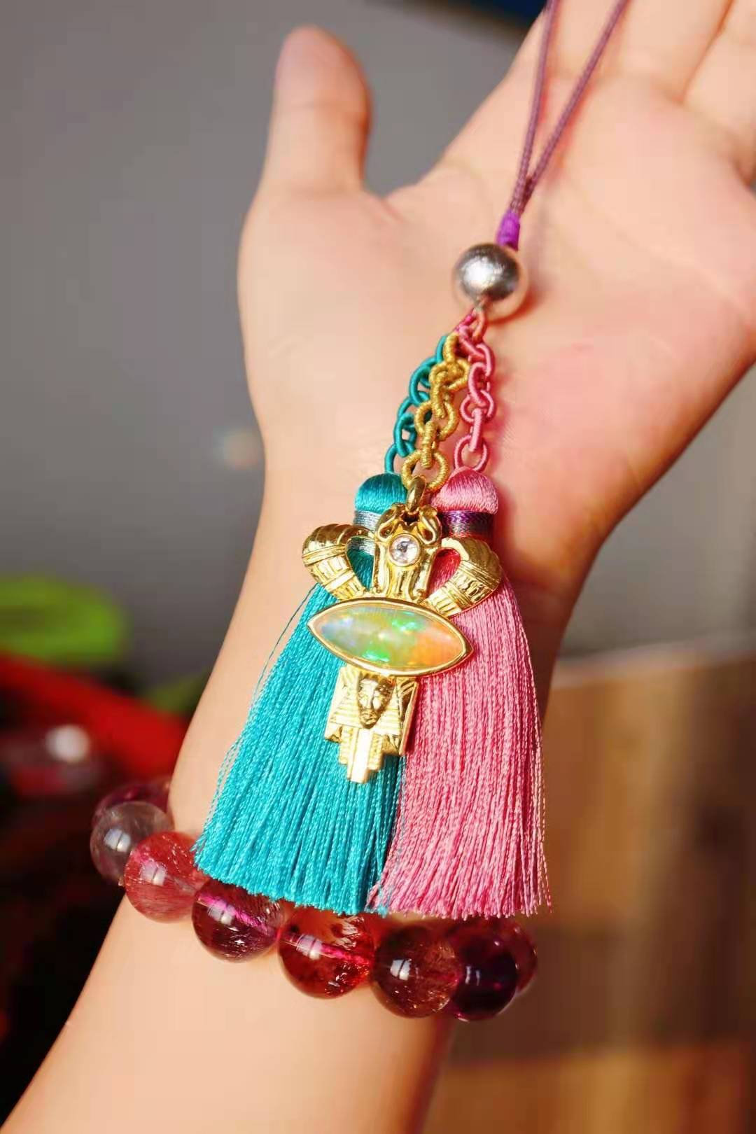 欧泊是什么宝石价格多少,欧泊是贵重宝石吗