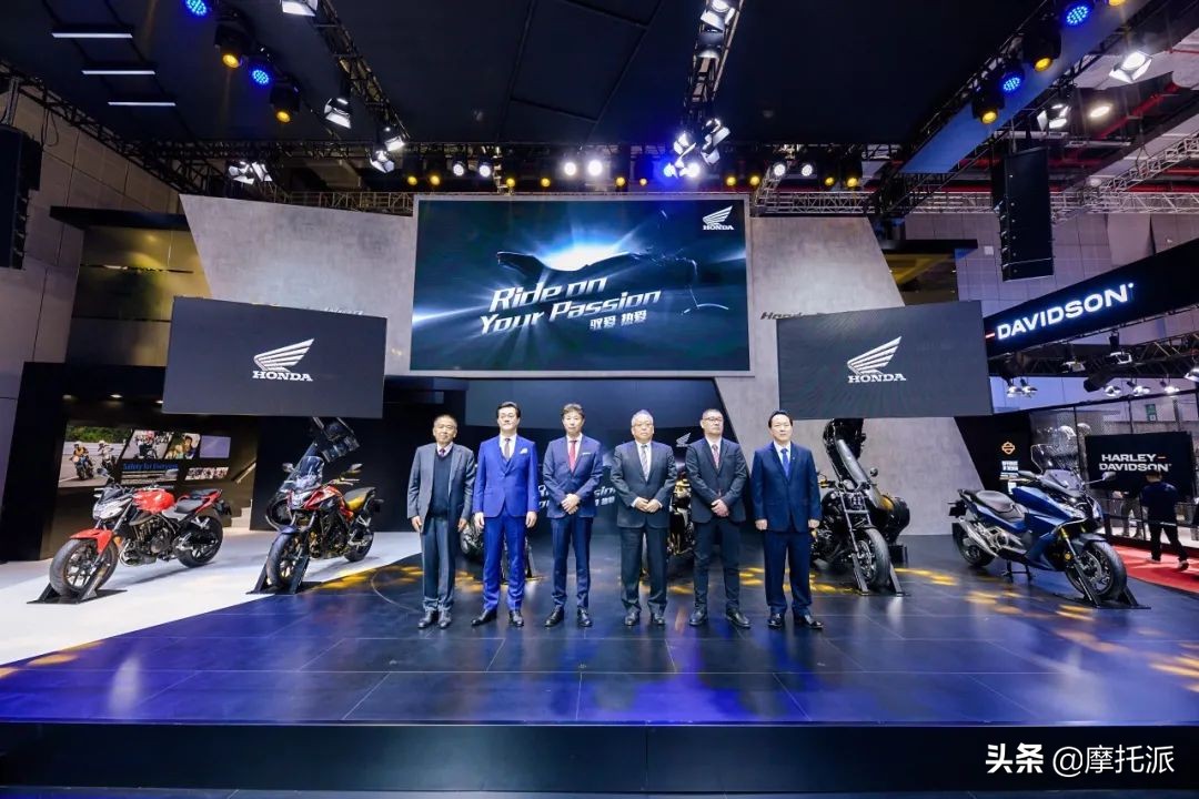 五羊-本田生产的CB400X/F重磅亮相上海国际车展，售价有望破冰