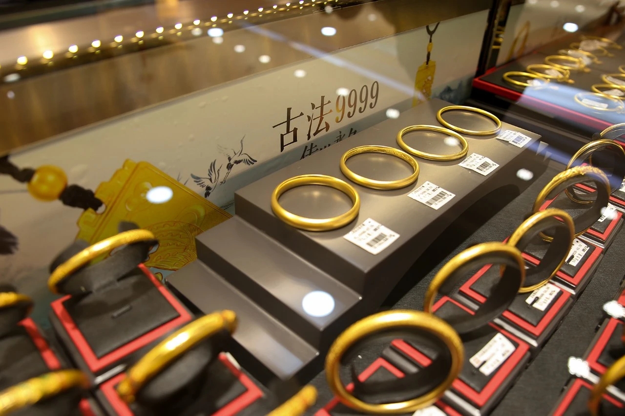 到底是3d硬金首饰贵还是足金贵,3d硬金和普通黄金首饰有什么区别