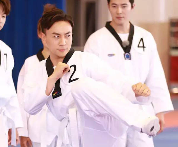 释小龙年轻美照,释小龙的帅气照片