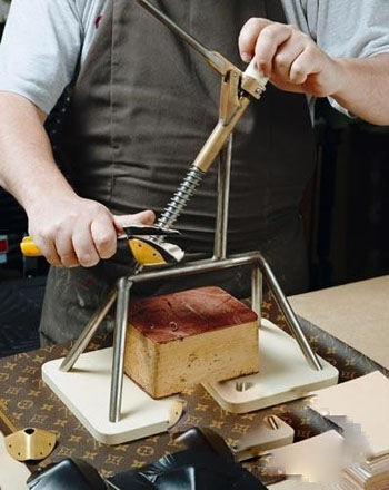 从中国开始买国际往返机票,从中国买东西寄到国外怎样最便宜