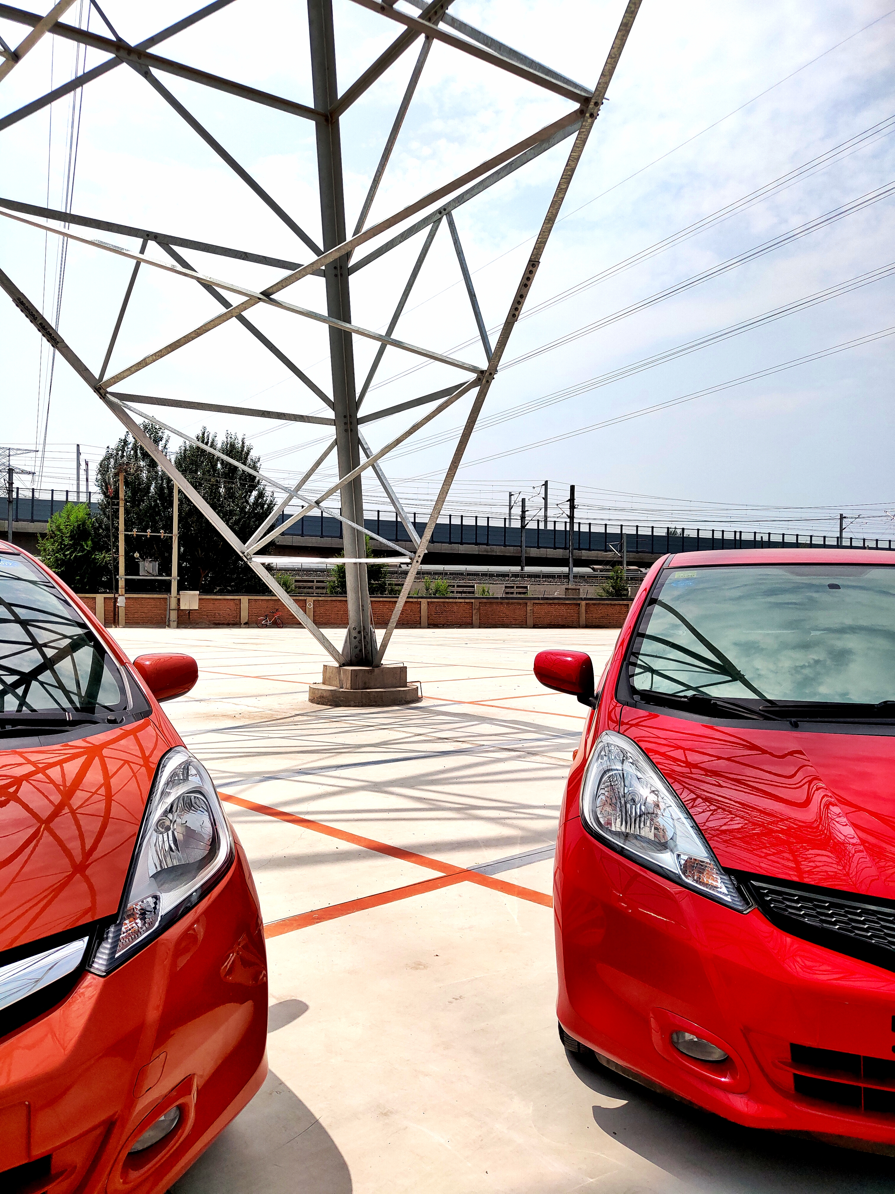 一辆车接一辆车,一辆接一辆车